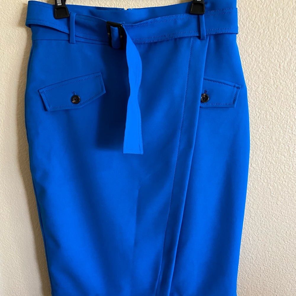 New !!Ann Taylor Blue Skirt pocket pencil style Size (8)